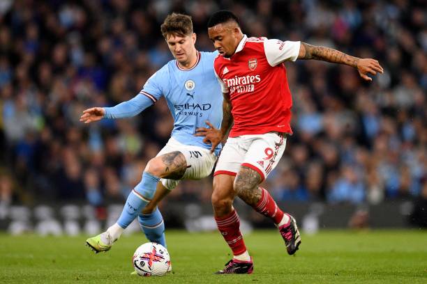 截然不同 截然不同